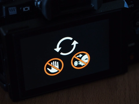 OLYMPUS OM-D E-M1 のファームウェアを更新する:画像10