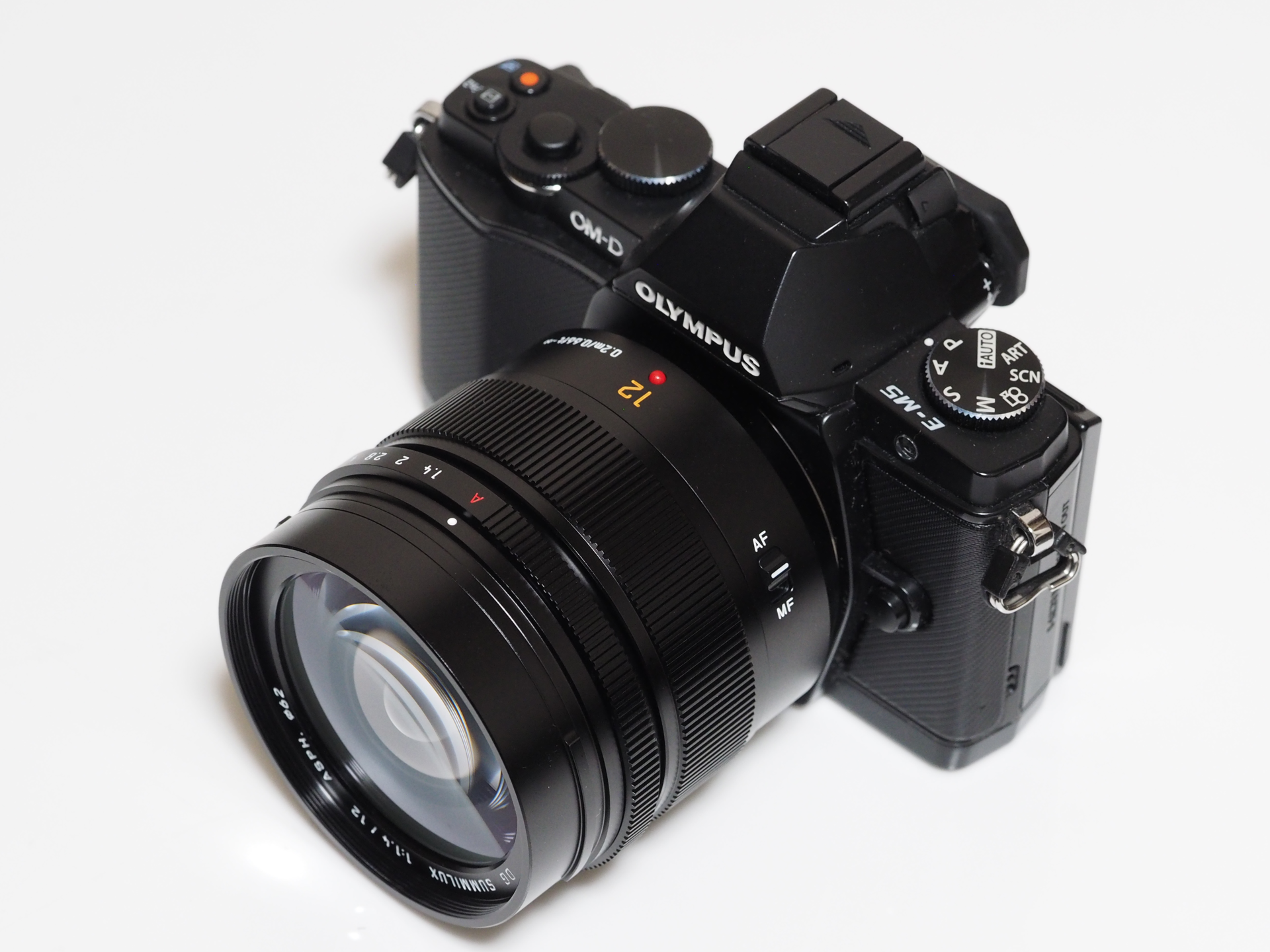 Panasonic LEICA DG SUMMILUX 12mm/F1.4 ASPH. H-X012 のレビュー