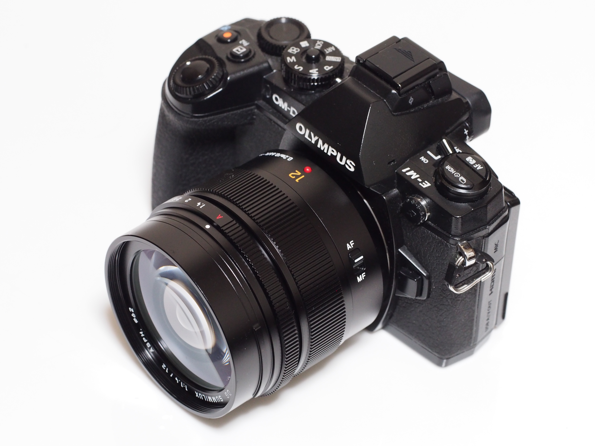 Panasonic LEICA DG SUMMILUX 12mm/F1.4 ASPH. H-X012 のレビュー