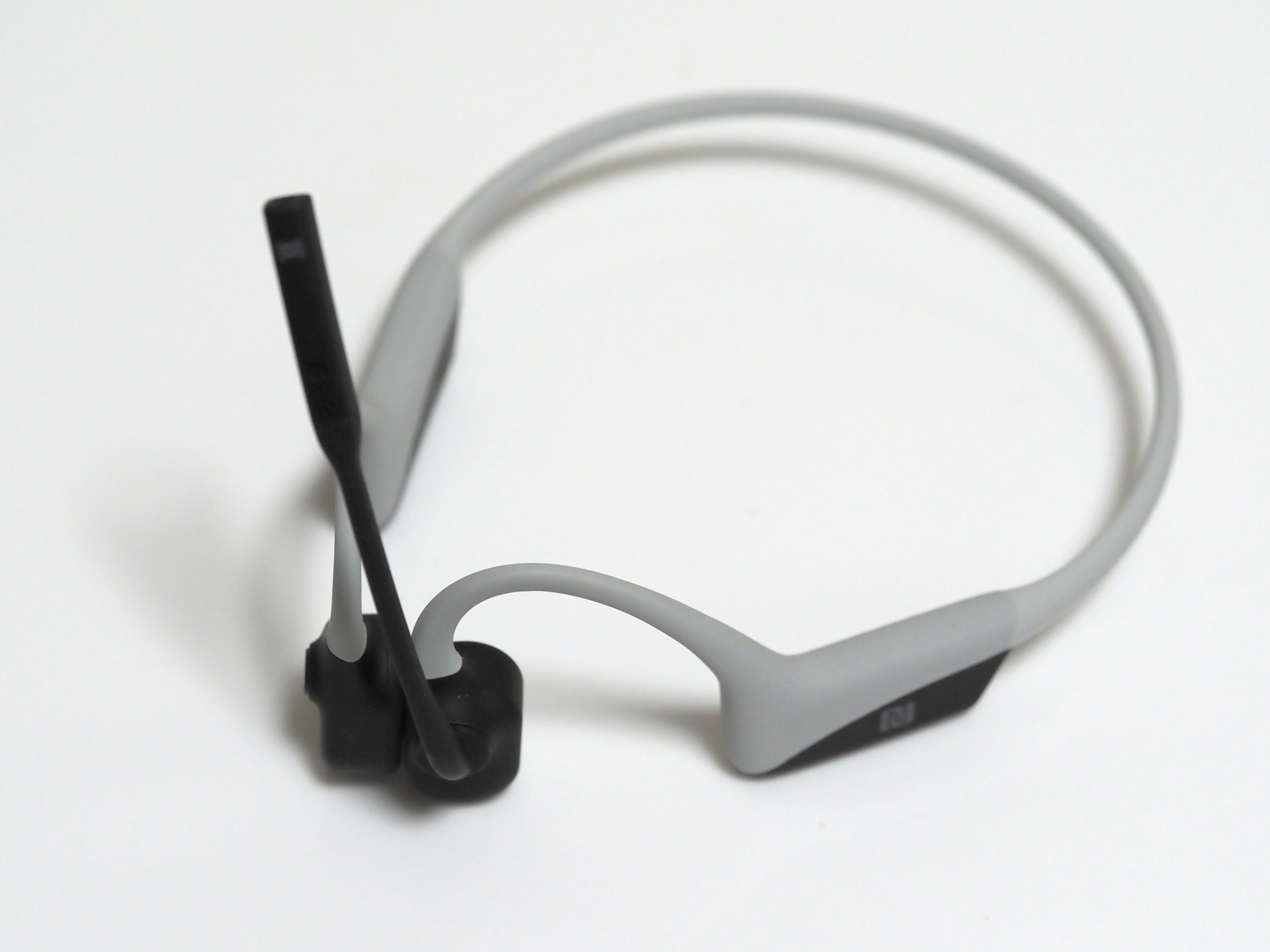 AfterShokz OpenComm (骨伝導 ワイヤレスヘッドセット) のレビュー