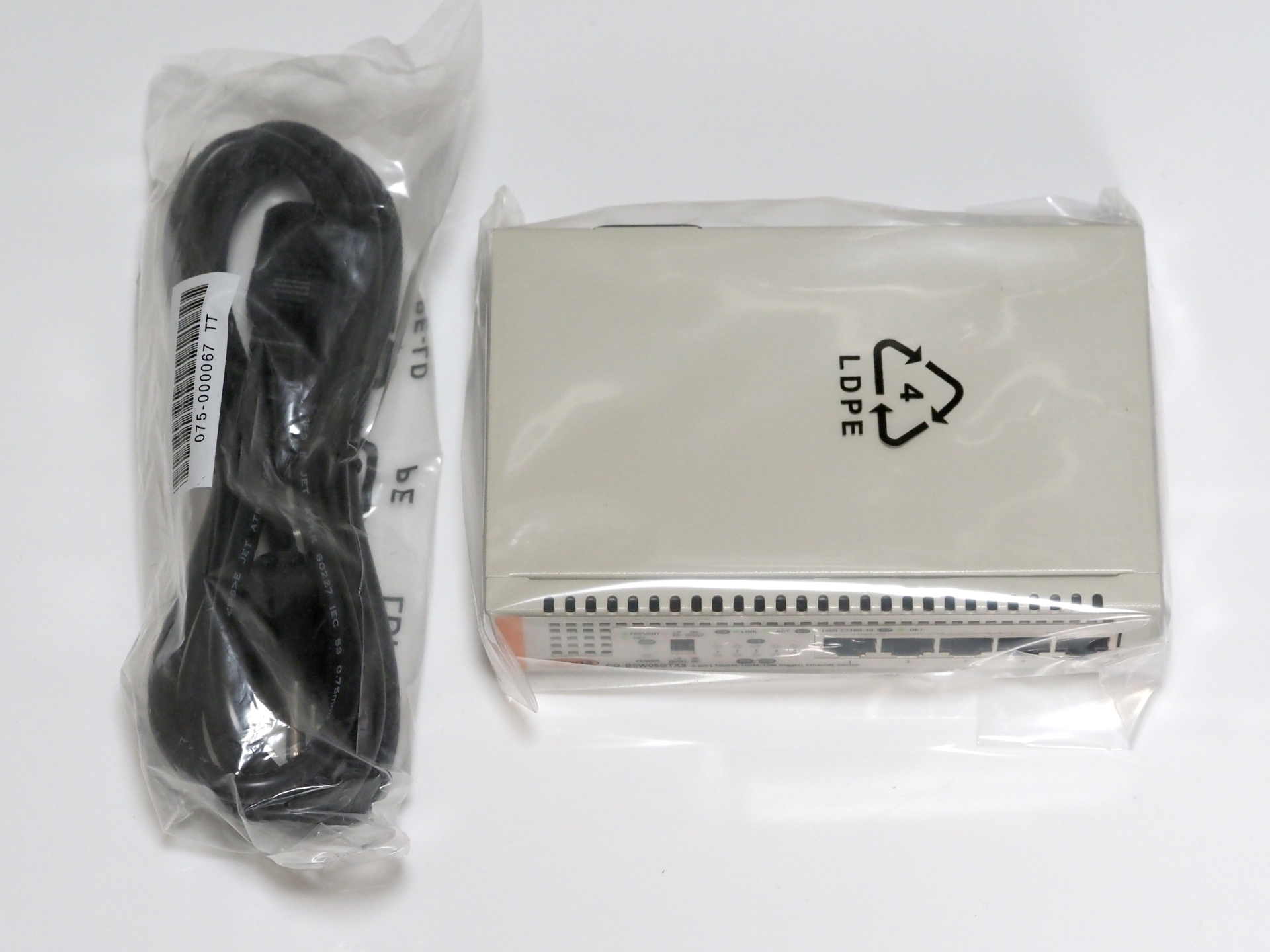 Corega 5ポート スイッチングハブ CO-BSW05GTX3 のレビュー | iPentec