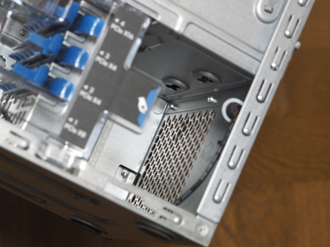 HPE ProLiant ML30 Gen9 でPCI Express カードを増設すると 