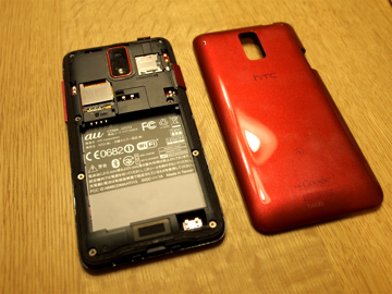 HTC J の電池カバーを開ける:画像3