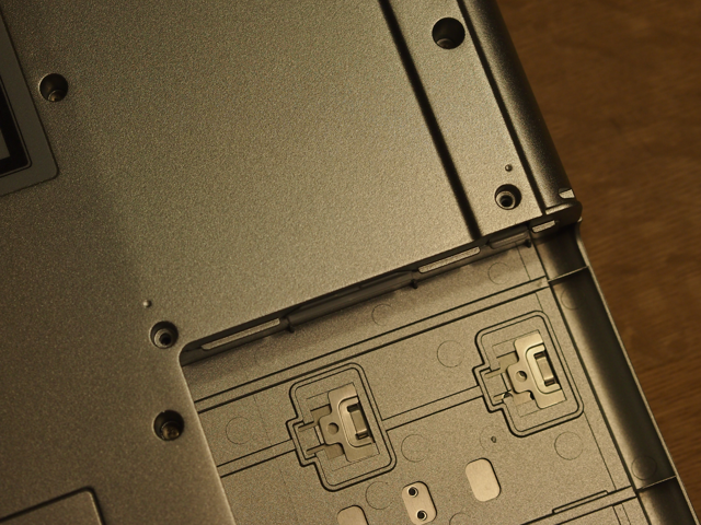Panasonic Let’s Note CF-B10のハードディスクを交換する:画像3