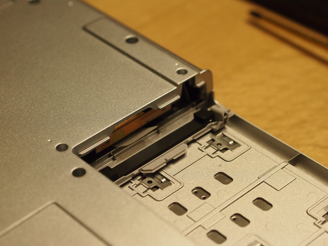 Panasonic Let’s Note CF-B10のハードディスクを交換する:画像4
