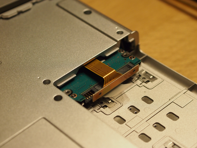 Panasonic Let’s Note CF-B10のハードディスクを交換する:画像5