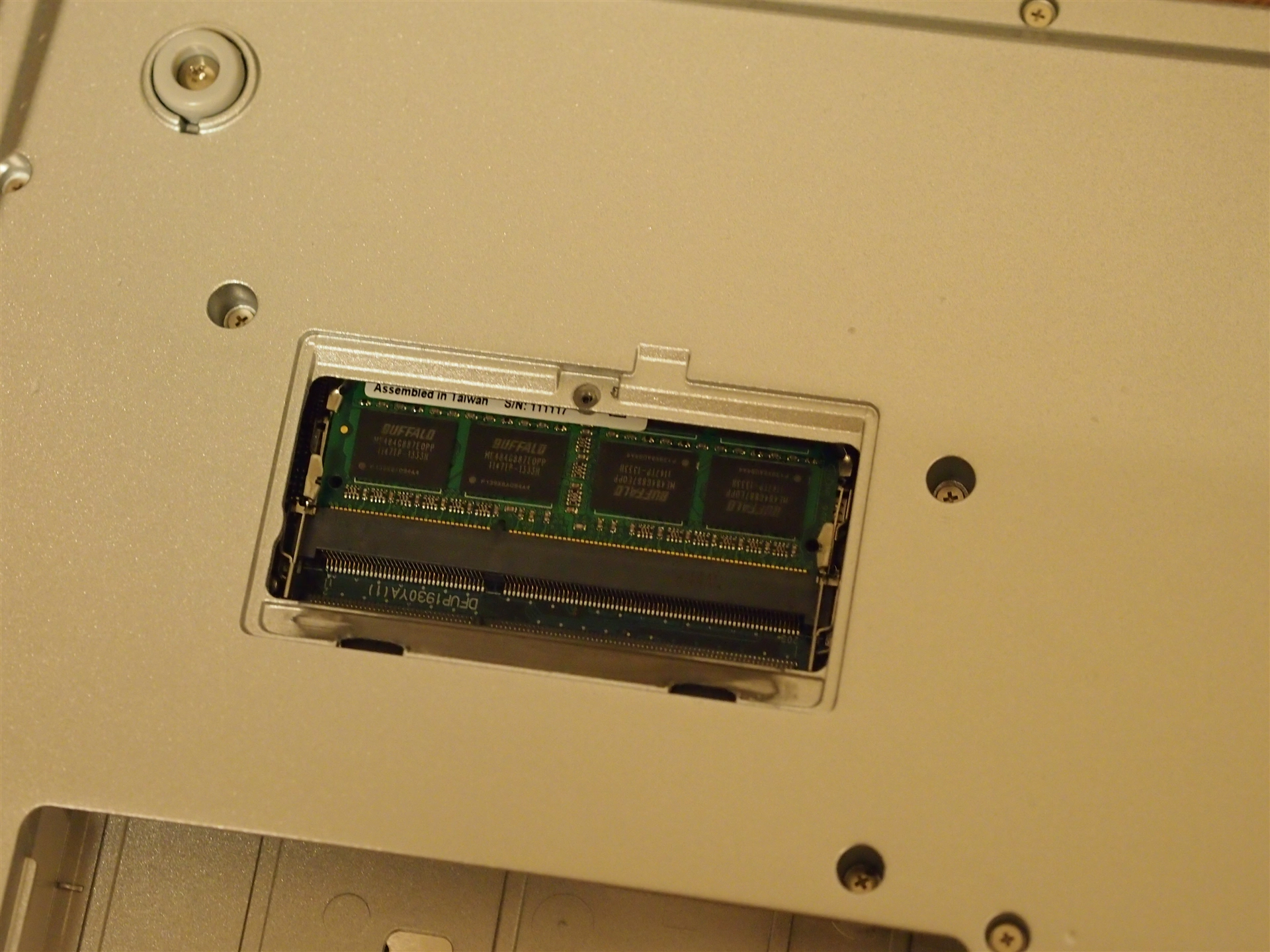 Panasonic Let's Note CF-B10 / CF-B11 のメモリを交換して16GB