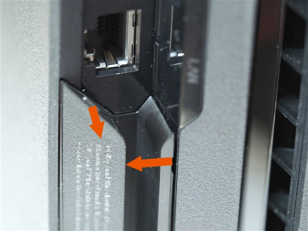 PlayStation4 Pro のHDDカバーが外れない:画像3