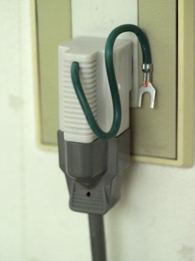 サンワサプライ L型変換アダプタ（3P・1個口）TAP-AD3LT のレビュー:画像6