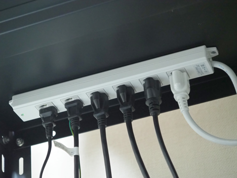 サンワサプライ 工事物件雷ガードタップ 抜け止めコンセント 3P 6個口 TAP-K6SP のレビュー:画像6