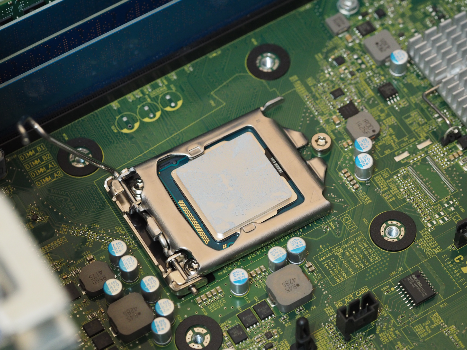 DELL PowerEdge T110 II のレビュー | iPentec