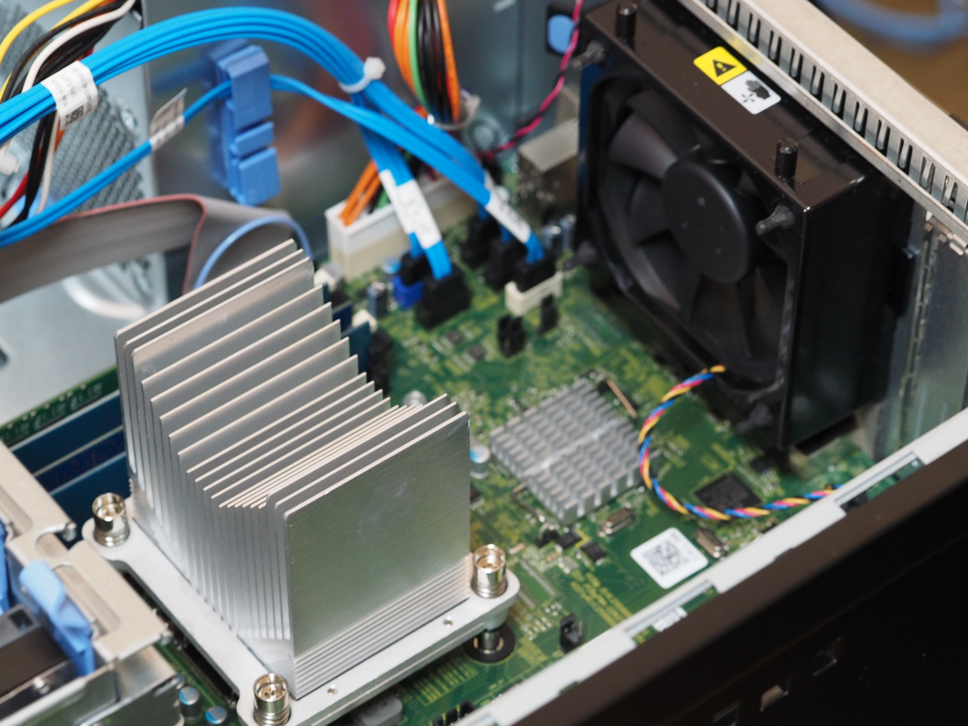 DELL PowerEdge T110 II のレビュー | iPentec