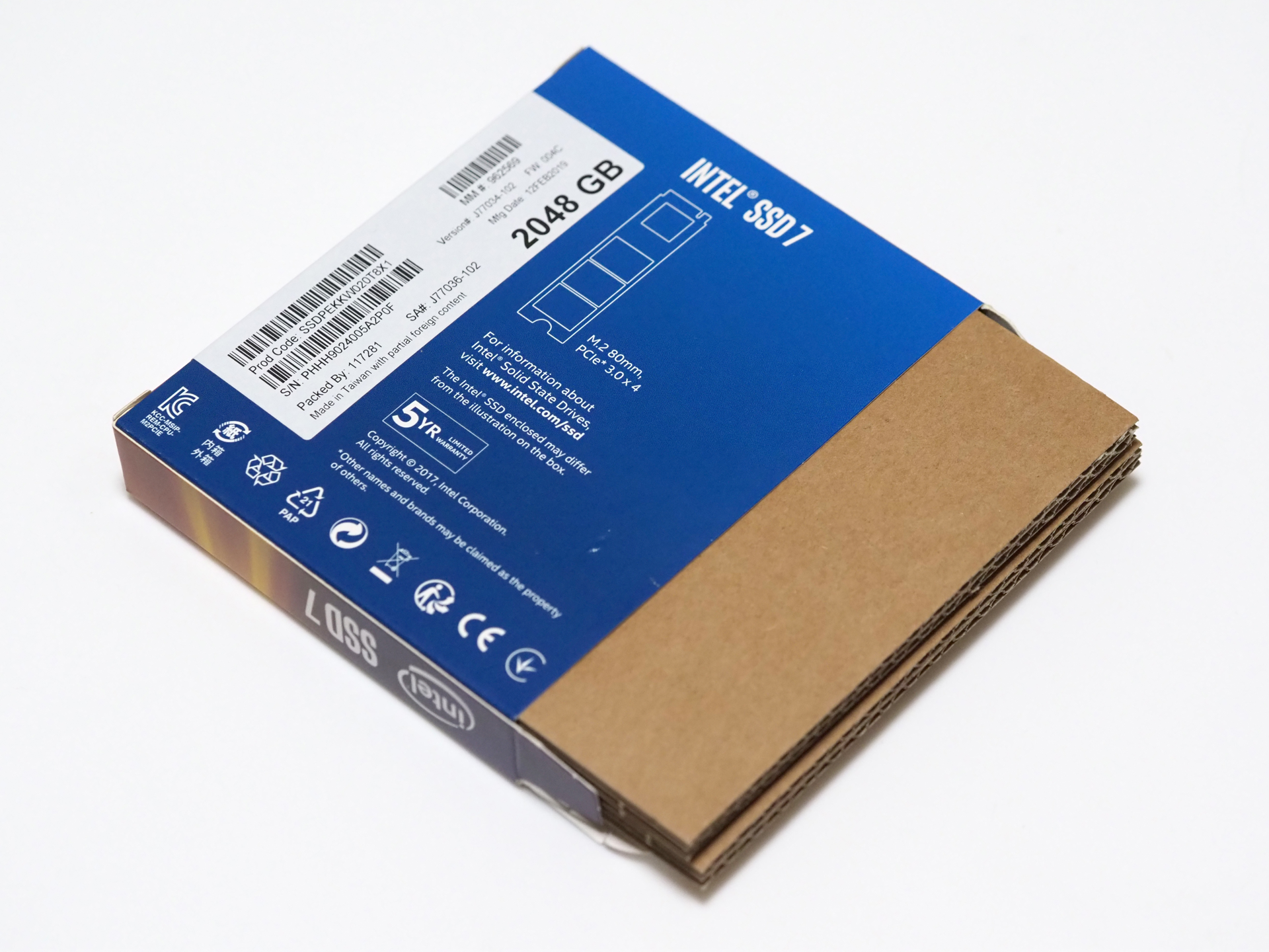 Intel SSD 760p M.2 PCIEx4 2TBモデル SSDPEKKW020T8X1 のレビュー