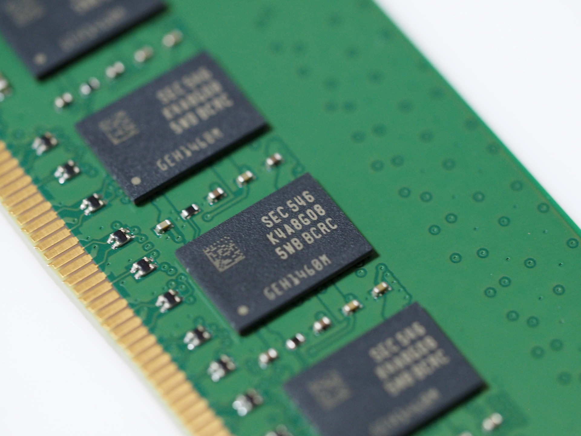Transcend 16GB DDR4 メモリ TS2GLH72V1B のレビュー | iPentec