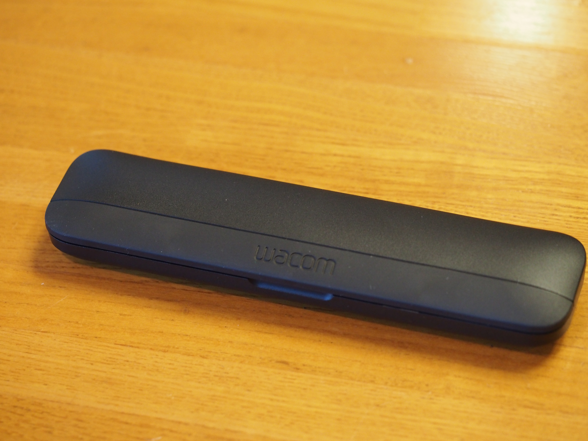 Wacom Cintiq 13HD (DTK-1300D/K0)のレビュー | iPentec