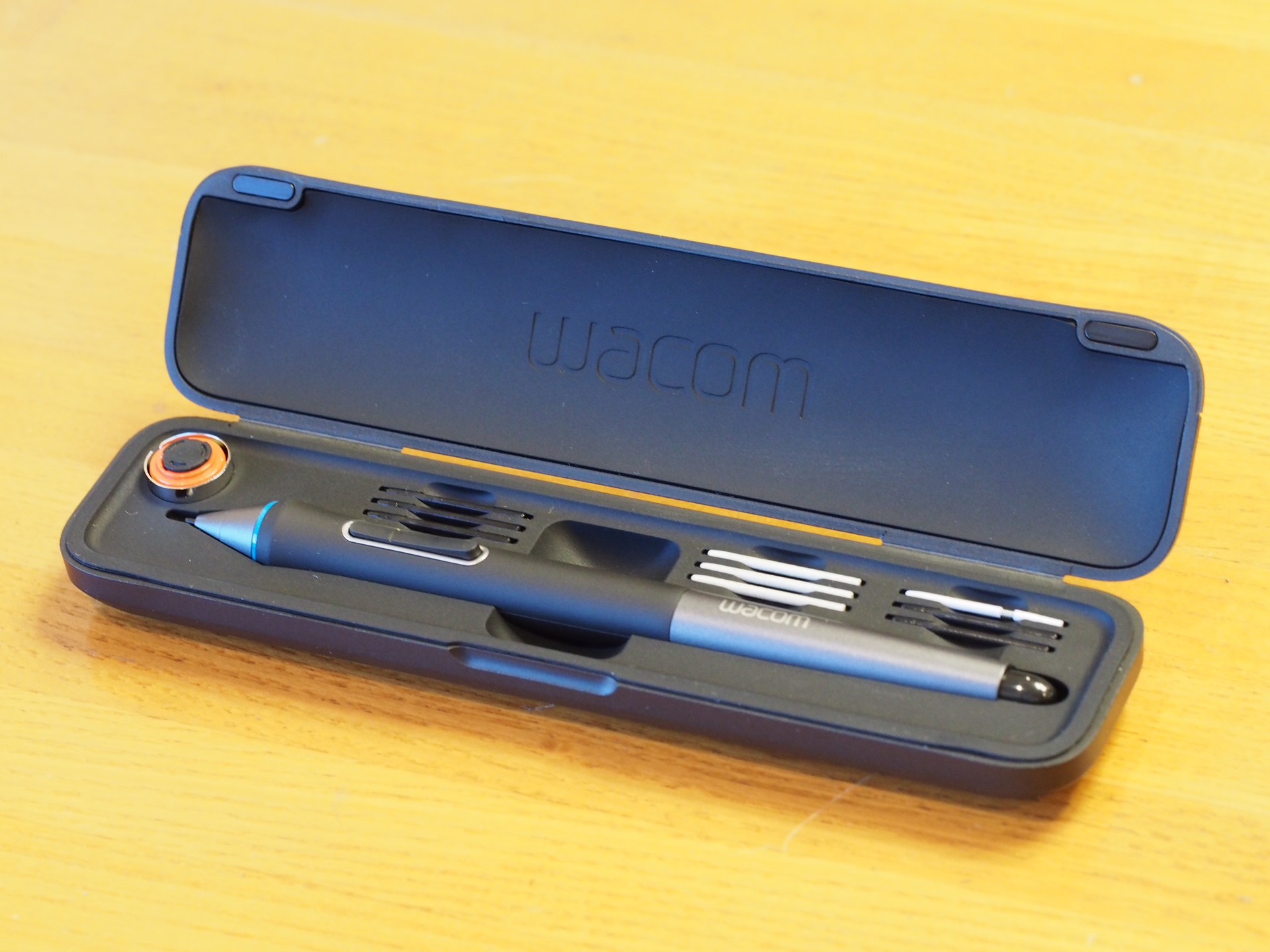 Wacom Cintiq 13HD (DTK-1300D/K0)のレビュー | iPentec