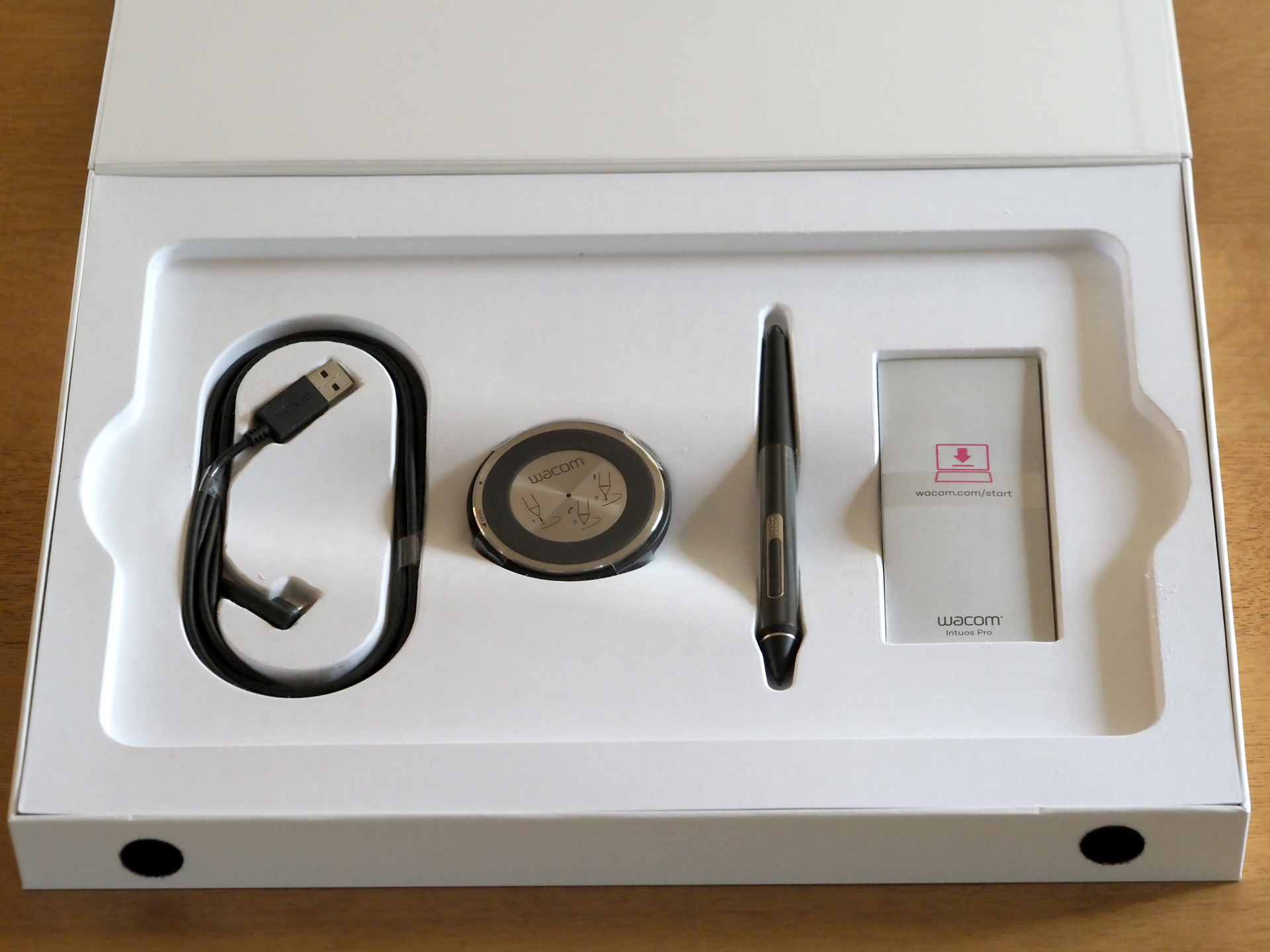 Wacom Intuos Pro Medium (PTH-660/K0) のレビュー | iPentec