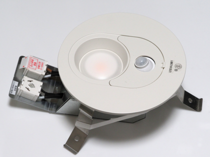 パナソニック(Panasonic) ダウンライト内玄関・廊下用 FreePa LGBC71612LE1 の取り付けレビュー:画像6