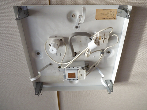 Panasonic LEDシーリングライト HH-LC464A のレビュー - 照明器具の交換と取り付け方法:画像3