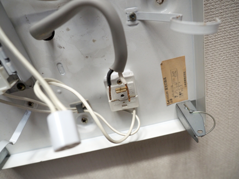 Panasonic LEDシーリングライト HH-LC464A のレビュー - 照明器具の交換と取り付け方法:画像5