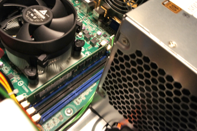 NEC Express 5800/GT110b (2万円程度の安価版)のレビュー - 消費電力・CPUの交換:画像16