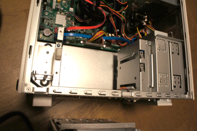 NEC Express 5800/GT110b (2万円程度の安価版)のレビュー - 消費電力・CPUの交換:画像22