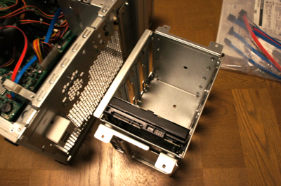 NEC Express 5800/GT110b (2万円程度の安価版)のレビュー - 消費電力・CPUの交換:画像23